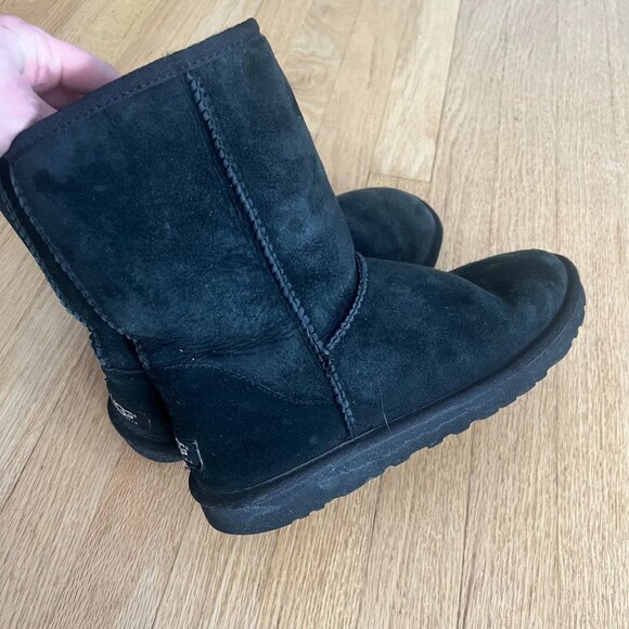 UGG Classic Short Black Sheepskin Boots Women's Size 9 - Picture 5 of 9